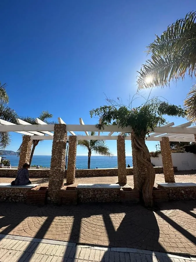 Tiyoweh Apartment Nerja